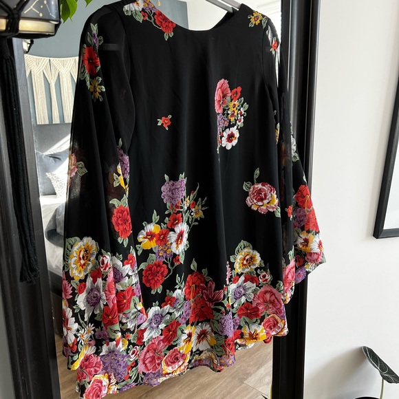 SALE💕 Show Me Your Mumu Falling Floral Bombshell - Picture 1 of 6